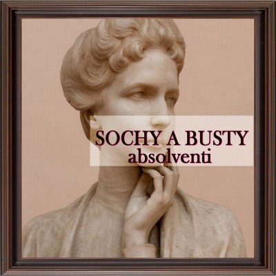 4b. Sochy a busty absolventi